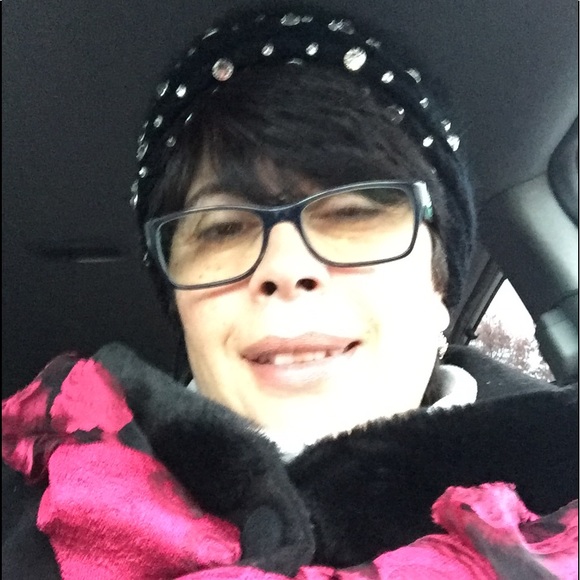 Meet your Posher, Debra - Picture 1 of 1